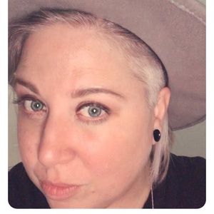 Meet your Posher, Mandi j